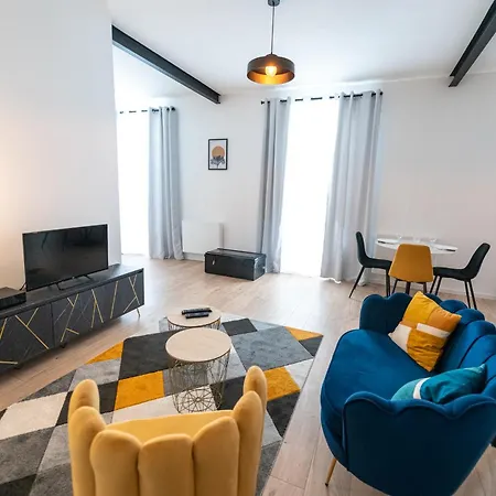 Kasa Arty - Equipe - Agreable Et Confortable Apartment *